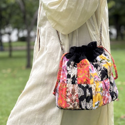 ビンテージパッチワークキルト 巾着手提げバッグ1 暮らしの手仕事 母の最新作 古布はぎれパッチワーク 巾着トートバッグ