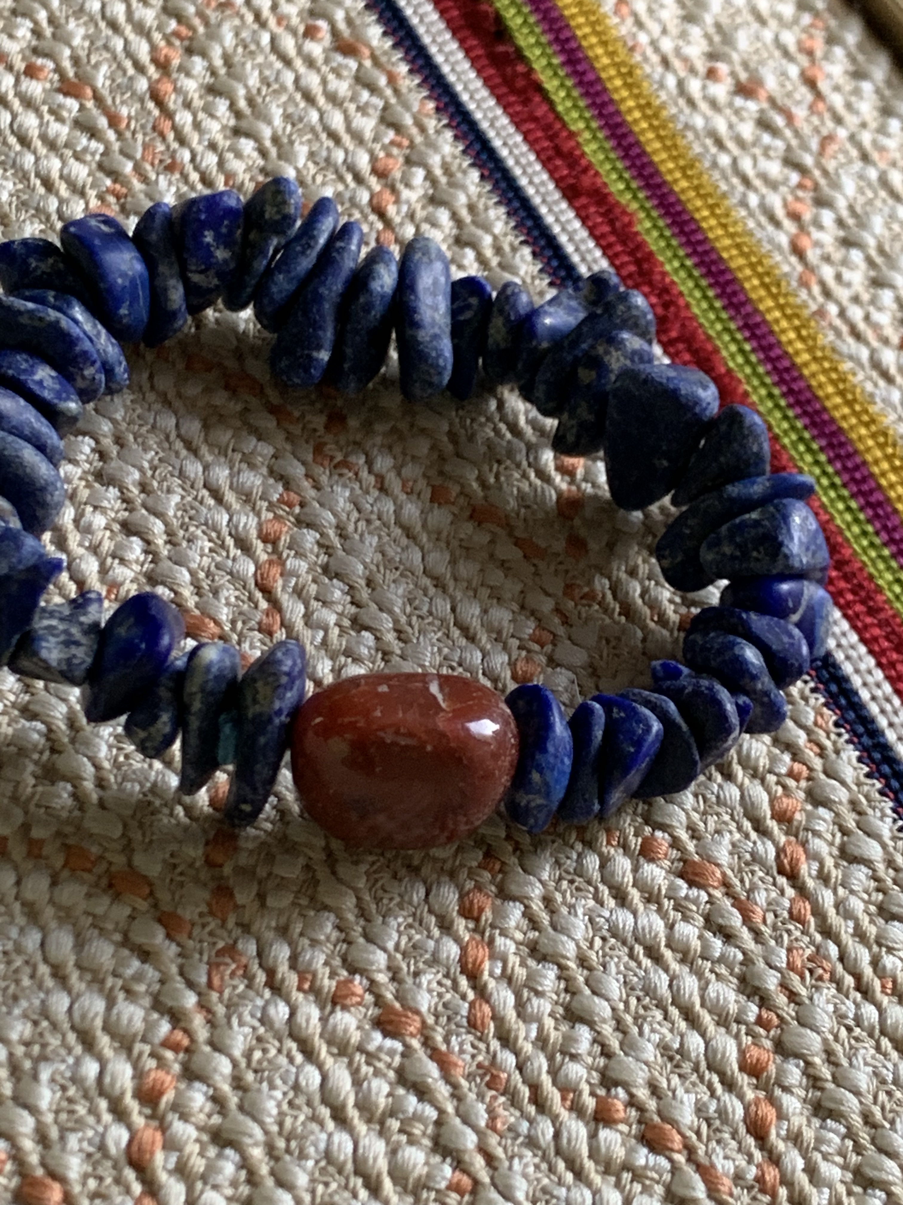 山岳少数民族：古いジャスパーズと古いアフガニスタン産ラピスラズリ 手作り珠タンブル珠のブレスレット