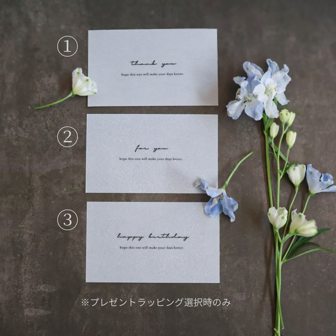 白ゆりと透明感あるビジューが揺れるピアス・イヤリング 等 (金具交換できます)  サージカルステンレス(316L)