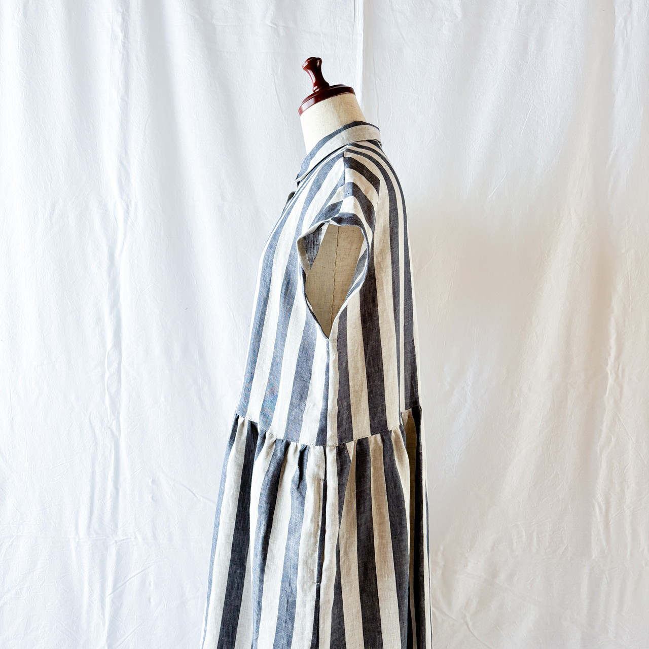 涼しく美しいアプリコットワンピース：115cm丈（リネンストライプ）