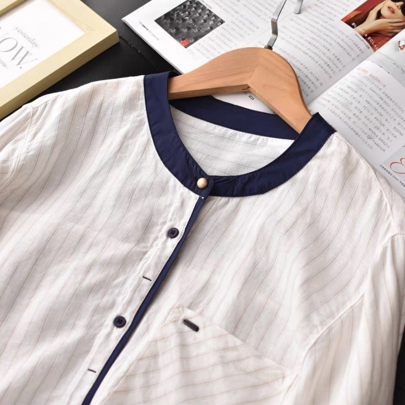 コットンストライプブラウス｜配色バンドカラー・長袖／ブルー・ベージュ