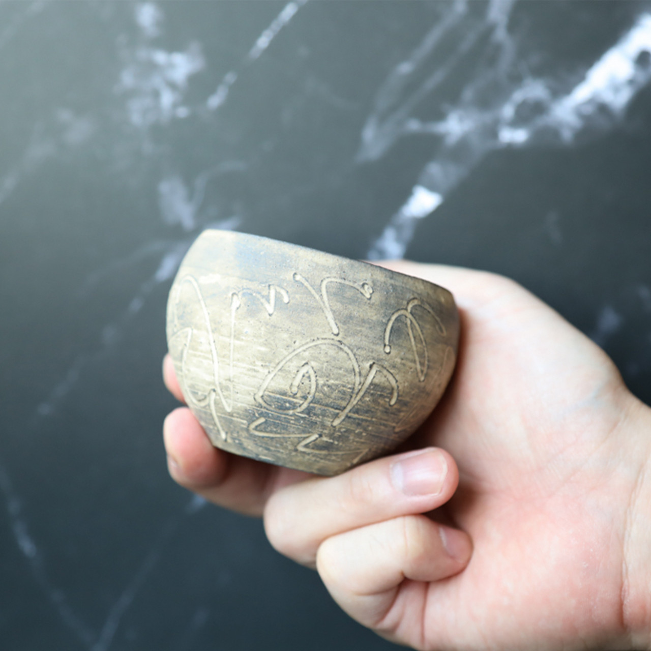 育てる酒器 ぐい呑み ギフト｜酒器 陶器 お猪口　プレゼント　『枯色線紋　ぐい呑』 一点物 -中島智靖-