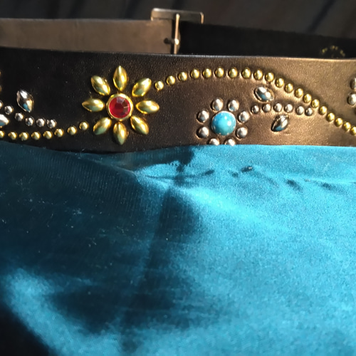 栃木レザーツタ&フラワースタッズベルトブラック ニッケル&ブラス