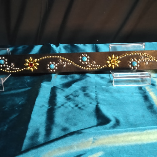 栃木レザーツタ&フラワースタッズベルトブラック ニッケル&ブラス