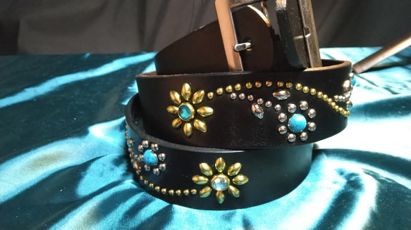 栃木レザー　ツタ&フラワー　スタッズベルト　ブラック　ニッケル&ブラス 栃木レザーツタ&フラワースタッズベルトブラック ニッケル&ブラス