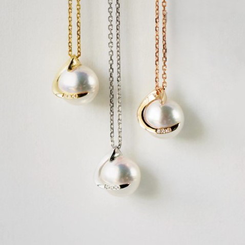 ルミナ 18Kゴールド プラネットペンダント 8.5-9mm 日本製アコヤ天然海水真珠 ダイヤモンドネックレス 宇宙惑星シェイプ