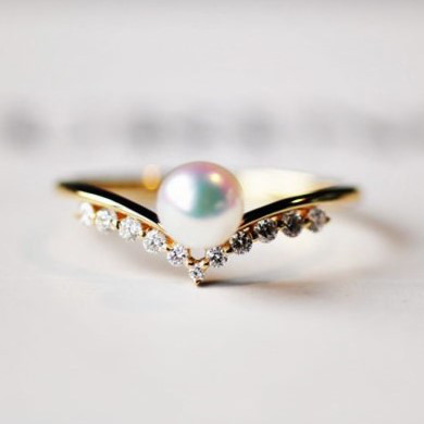 ルミナ V 字型 18K ゴールド ダイヤモンド リング、4.5～5 mm の日本製アコヤ天然海水真珠、幾何学的なライン、抗アレ
