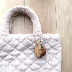 NEW/お試し価格【ふわふわねこちゃんファーとオーロラガラスのバッグチャーム】　猫キーホルダー　ファーキーホルダー　猫 7枚目の画像