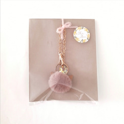 NEW/お試し価格【ふわふわねこちゃんファーとオーロラガラスのバッグチャーム】　猫キーホルダー　ファーキーホルダー　猫 20枚目の画像