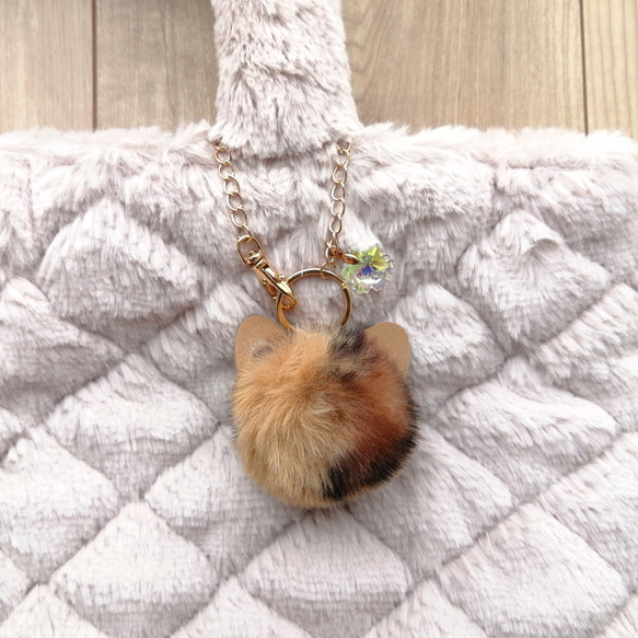 NEW/お試し価格【ふわふわねこちゃんファーとオーロラガラスのバッグチャーム】　猫キーホルダー　ファーキーホルダー　猫 6枚目の画像