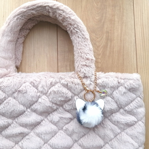 NEW/お試し価格【ふわふわねこちゃんファーとオーロラガラスのバッグチャーム】　猫キーホルダー　ファーキーホルダー　猫 13枚目の画像