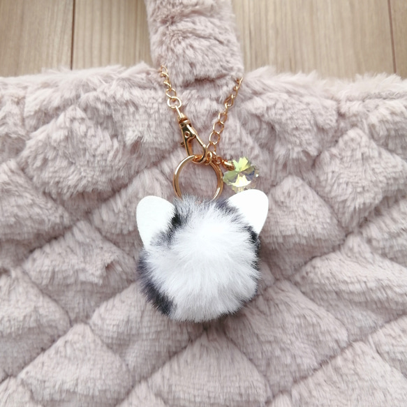 NEW/お試し価格【ふわふわねこちゃんファーとオーロラガラスのバッグチャーム】　猫キーホルダー　ファーキーホルダー　猫 12枚目の画像