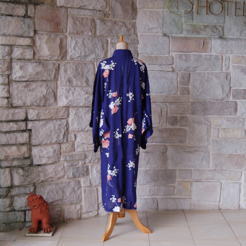 レトロクラシカル 地色は花紺、えんじ色の花 着物スリーブワンピース