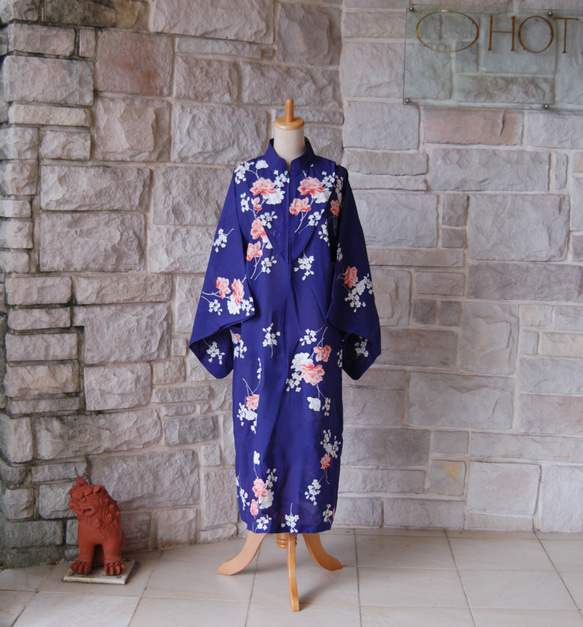 レトロクラシカル 地色は花紺、えんじ色の花 着物スリーブワンピース
