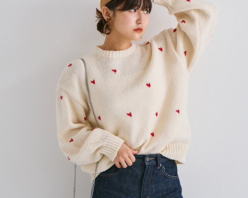 AW新作】顔周りを明るくしてくれるハート刺繍ニット 厚手 クルー
