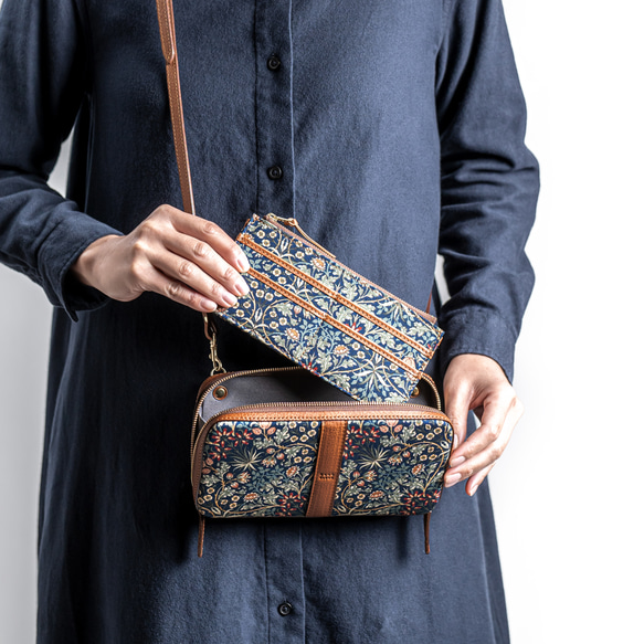 【秋冬限量版配色】高品質迷你皮夾/手機肩包 *海軍藍風信子圖案 *禮品裝 第2張的照片