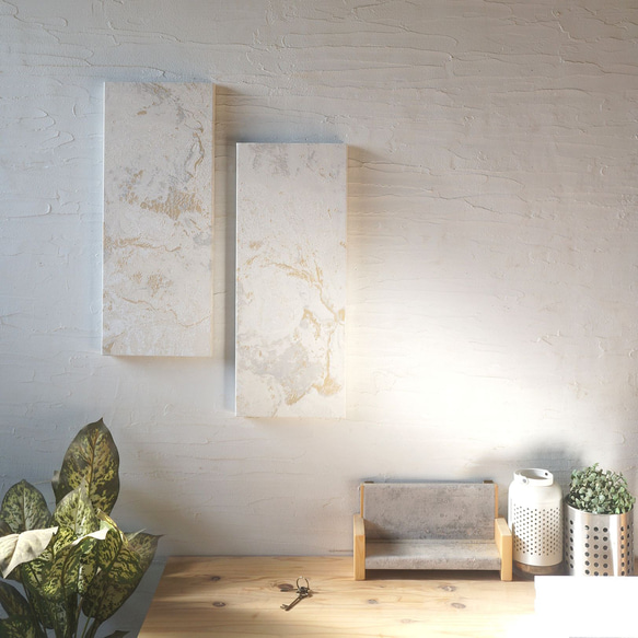 ベージュ系の縦長アートパネル 壁掛け GALAXY beige white ラメ入り