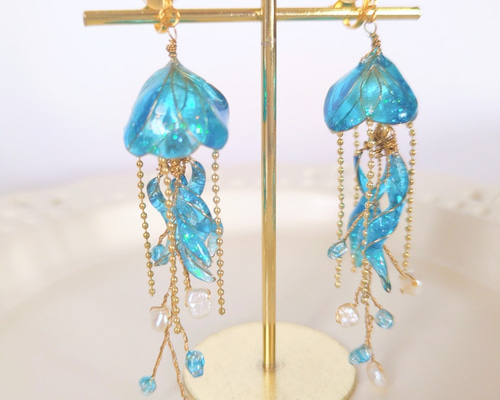 【カ】※クラゲイヤリング クラゲ 海月 イヤリング ピアス 青 水色 海 個性的 軽い ディップ