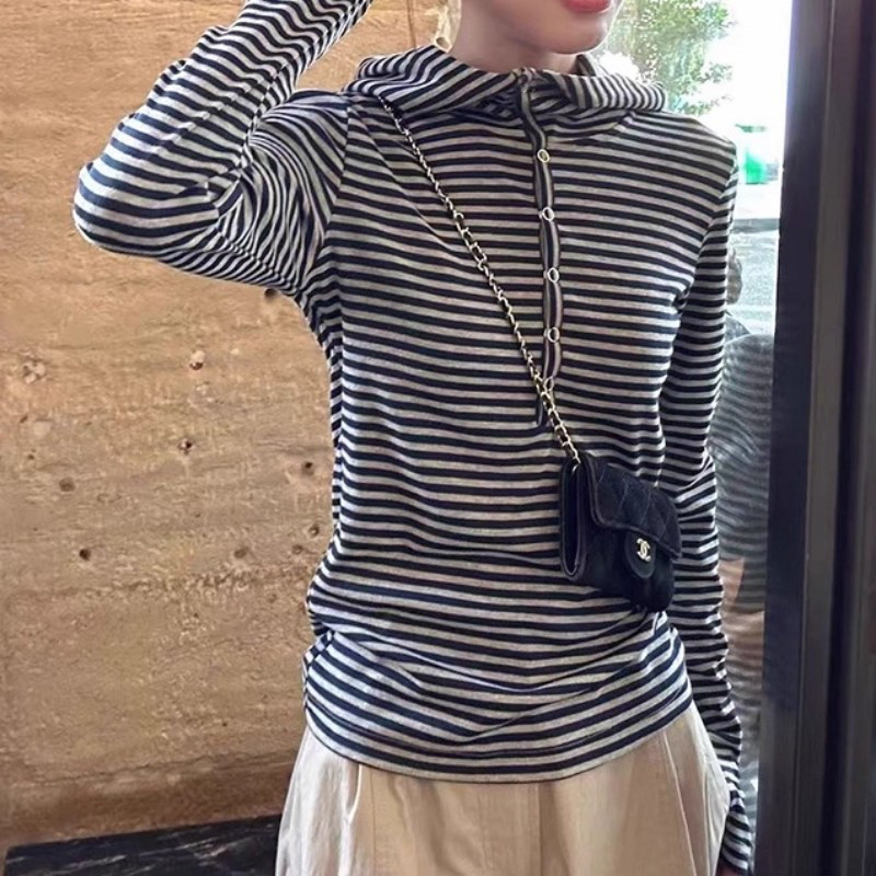 復古のストライプの長袖のtシャツの帽子付きの女性の2025秋の新型の大きいサイズの太ったMMの設計感修身顕やせ上着