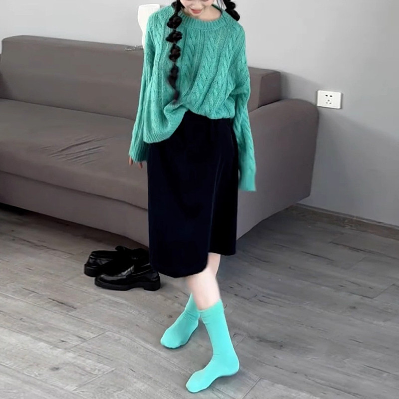 怠惰な高級感の緑の麻花セーター秋冬2025の新型の大きいサイズの太ったMMの韓国系のゆったりとしたニット上着