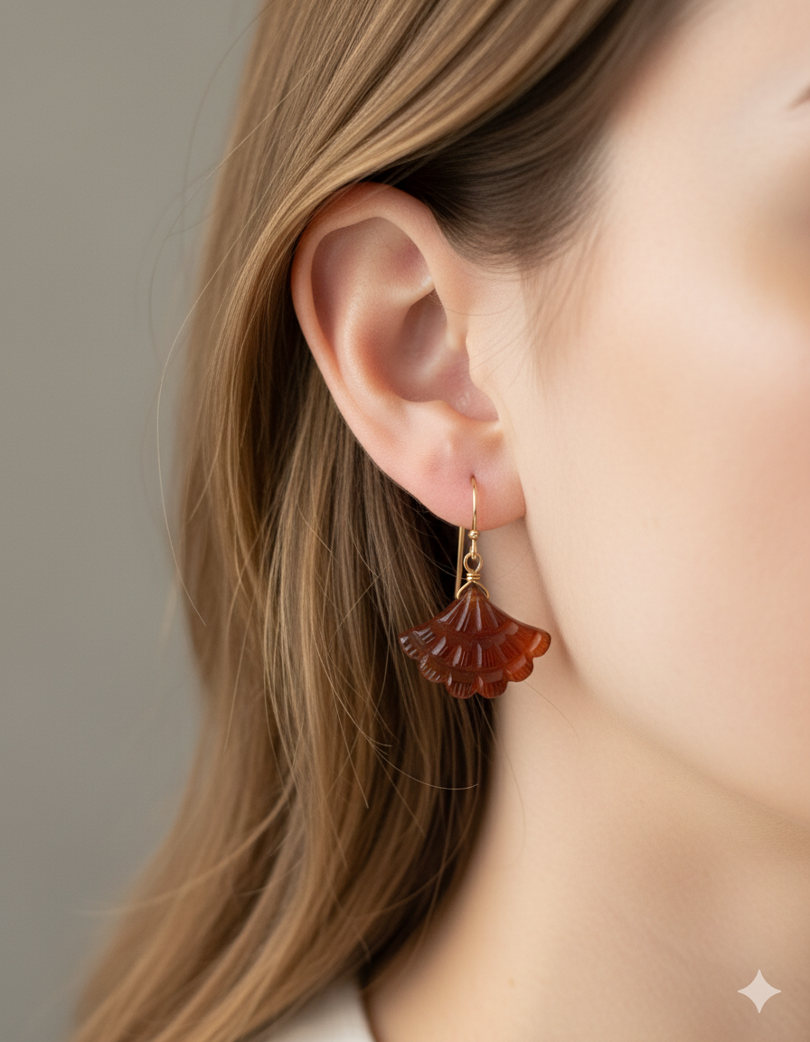 ヘソナイトガーネットの扇形ピアス〜秋色カラー〜