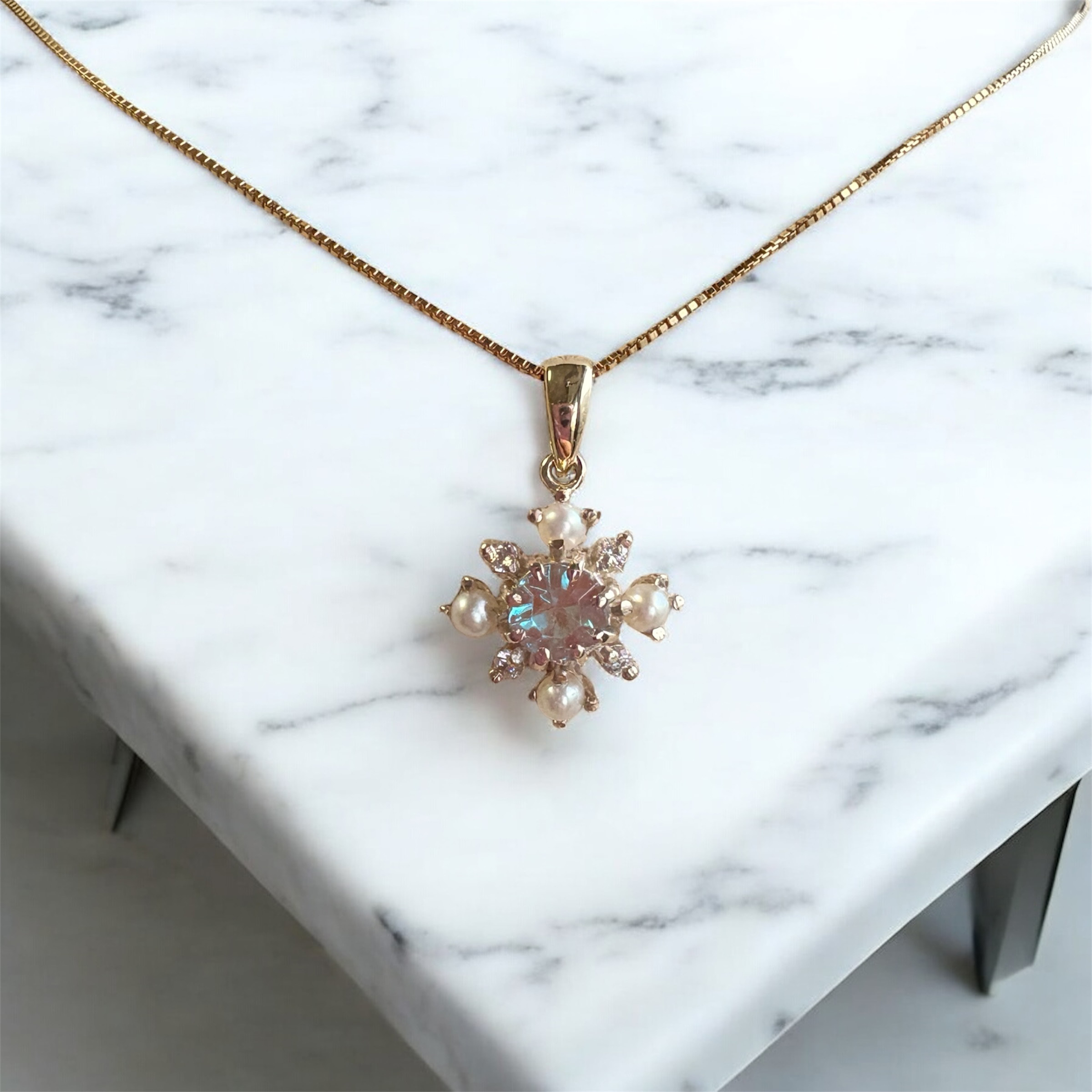 サフィレットと淡水パールのネックレス