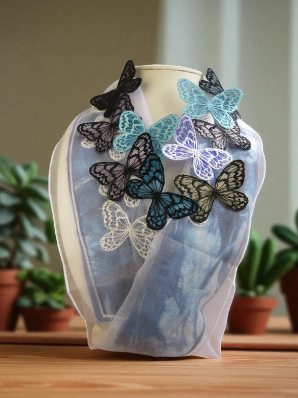 バタフライの半襟（さまざまな紫系１） 1枚目の画像