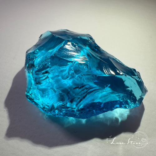 値下げ　希少　ブルーカラー　アンダラクリスタル　シエラネバダ産　握り石 虹入り！シエラネバダ産 アンダラクリスタル原石 ブルーレイ