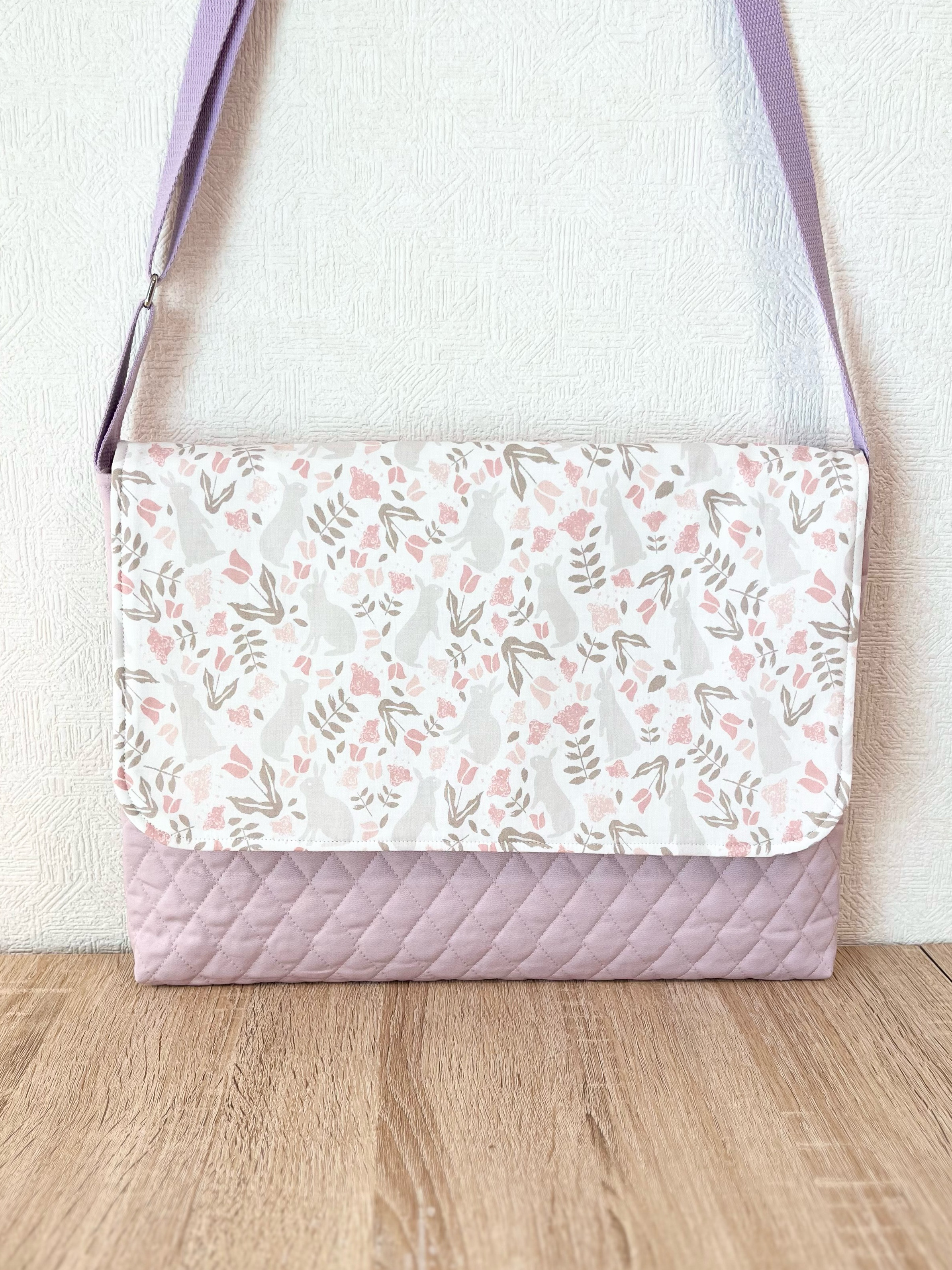 【裏地も可愛い❤︎】図書袋　うさぎとチューリップ×ラベンダーキルト