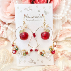 お花畑のうさぎちゃん いちご ピアス/イヤリング ピアス（スタッド・一