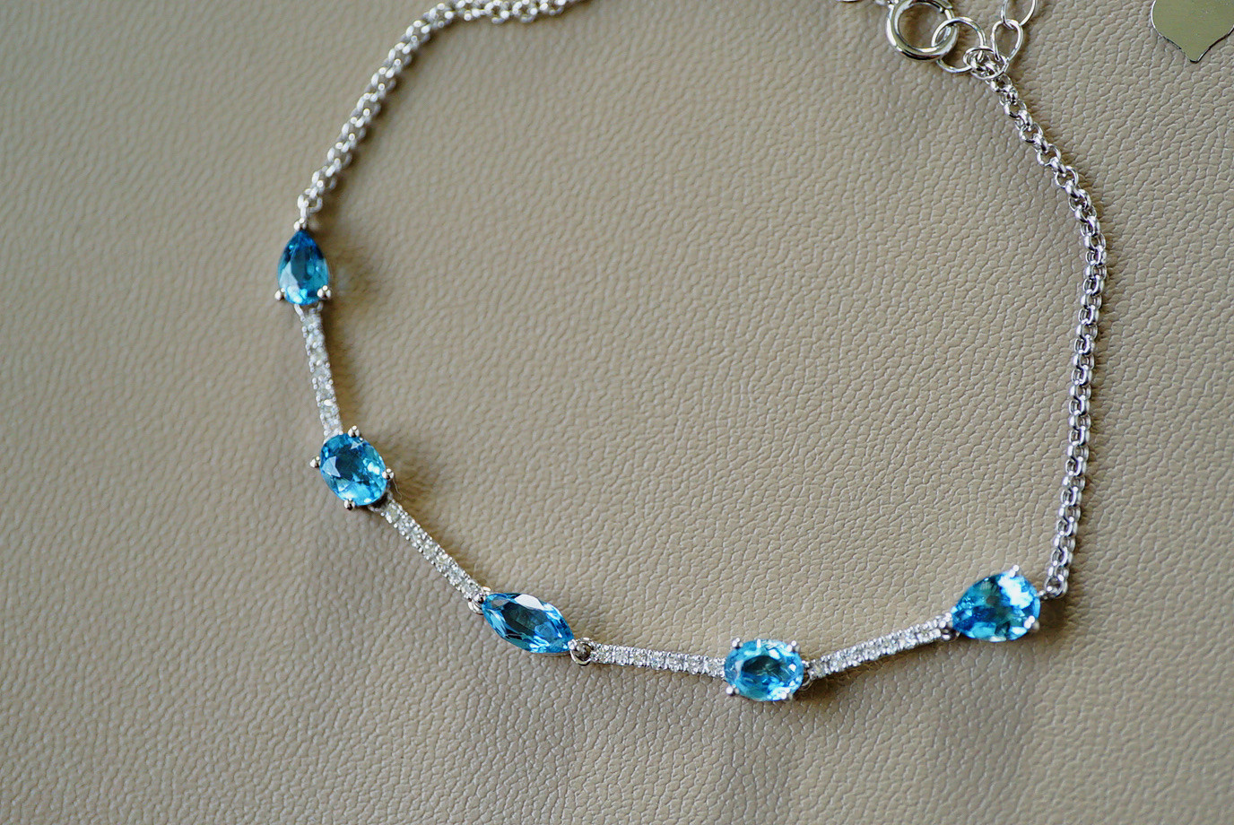 「夢・飛翔」K18 天然アクアマリン　天然ダイヤモンド　和名藍玉　水宝玉 3月誕生石　幸福・富・聡明　ブレスレット