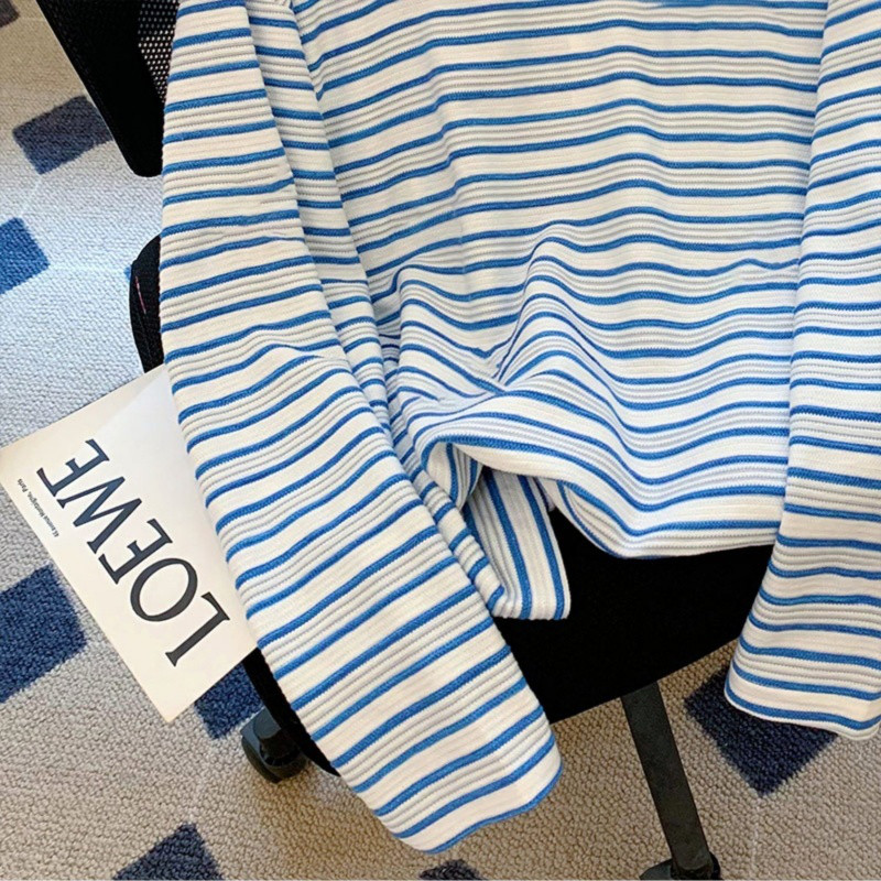 縞の漫画の長袖のtシャツの女性の2025新型のハイカラなアンダーシャツにぶつかります