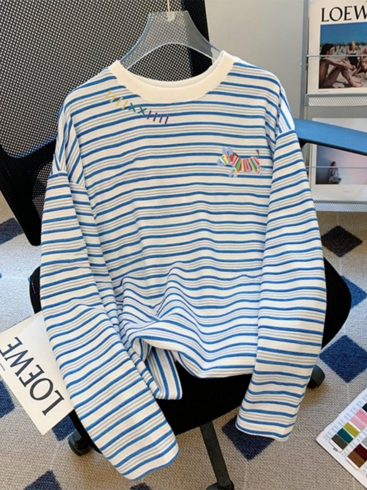 縞の漫画の長袖のtシャツの女性の2025新型のハイカラなアンダーシャツにぶつかります