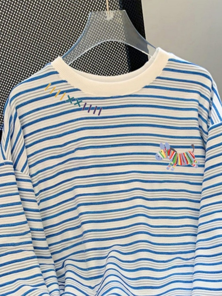 縞の漫画の長袖のtシャツの女性の2025新型のハイカラなアンダーシャツにぶつかります