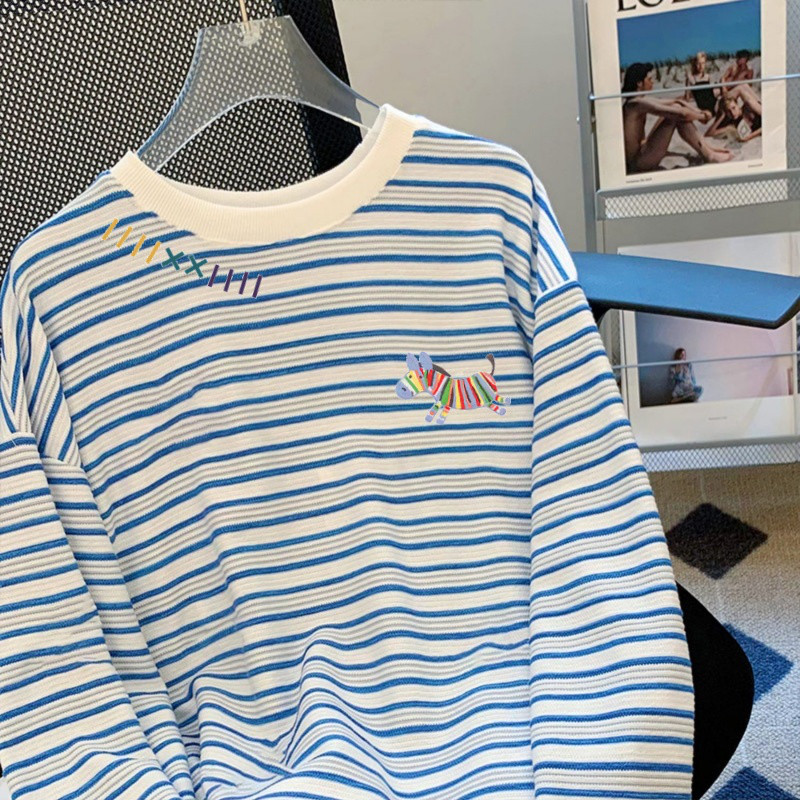 縞の漫画の長袖のtシャツの女性の2025新型のハイカラなアンダーシャツにぶつかります