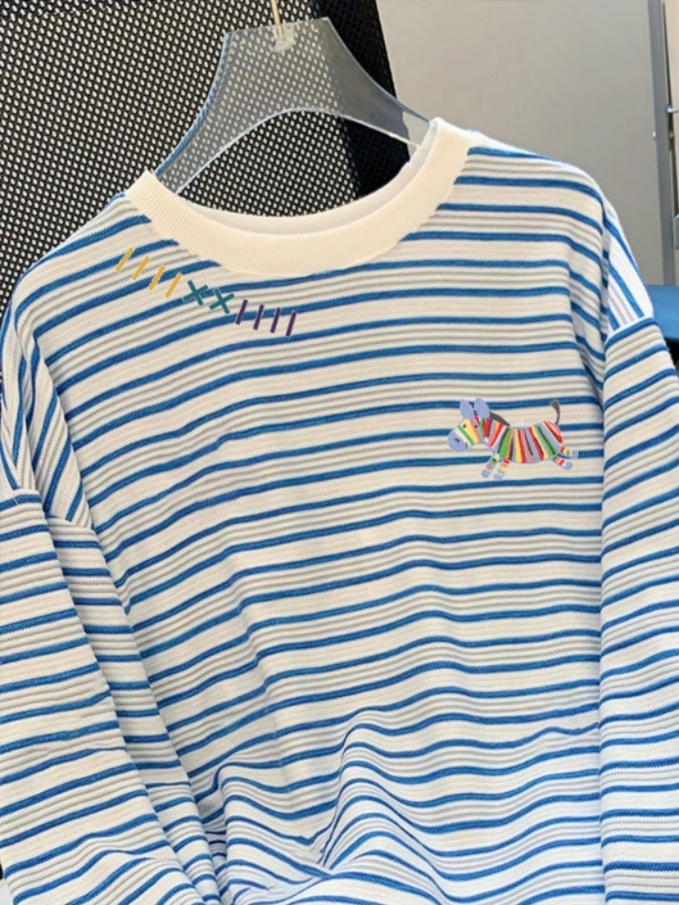 縞の漫画の長袖のtシャツの女性の2025新型のハイカラなアンダーシャツにぶつかります