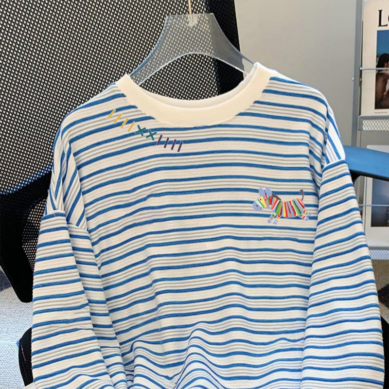 縞の漫画の長袖のtシャツの女性の2025新型のハイカラなアンダーシャツにぶつかります