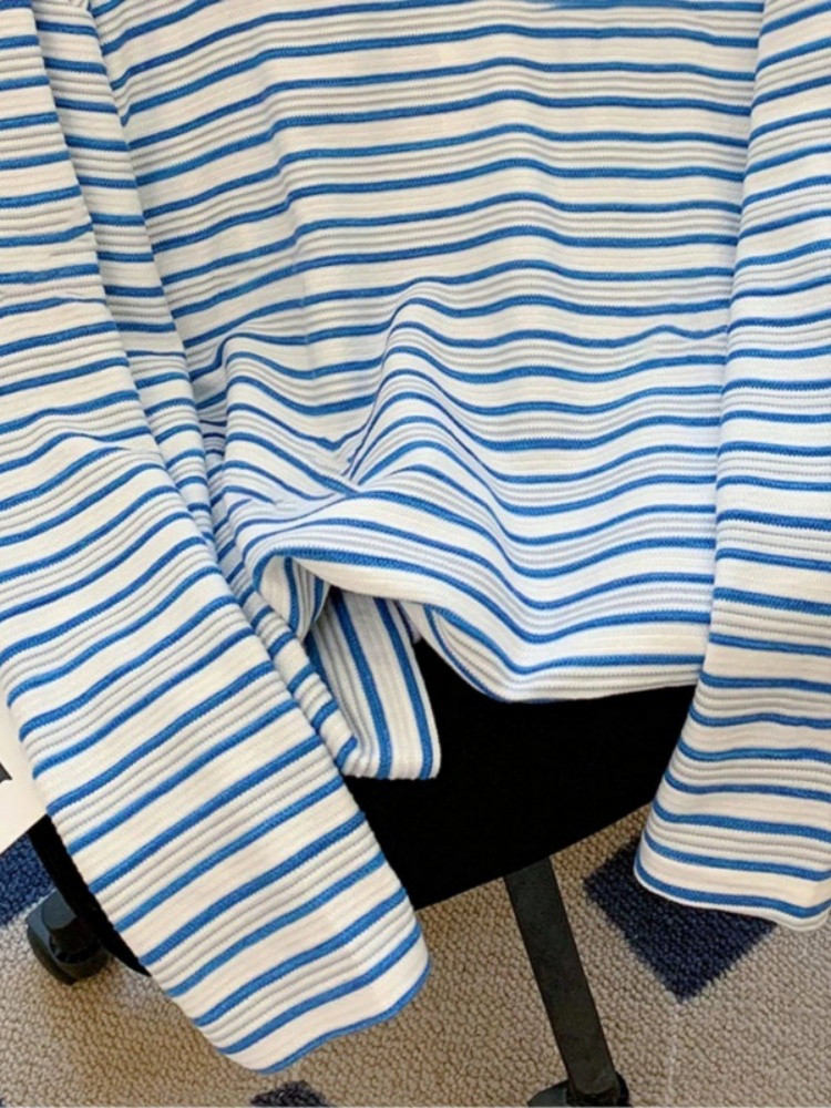 縞の漫画の長袖のtシャツの女性の2025新型のハイカラなアンダーシャツにぶつかります