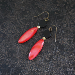 【8月誕生石】オニキスとマーキス型シェルのレッドシェルのピアス　※イヤリング・イヤーカフに変更可 6枚目の画像