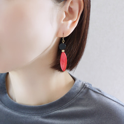 【8月誕生石】オニキスとマーキス型シェルのレッドシェルのピアス　※イヤリング・イヤーカフに変更可 4枚目の画像