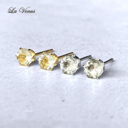 ✴︎つけっぱなしOK✴︎ 希少石 リビアングラス スタッドピアス 4mm
