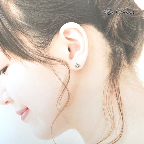 ✴︎つけっぱなしOK✴︎ 希少石 リビアングラス スタッドピアス 4mm