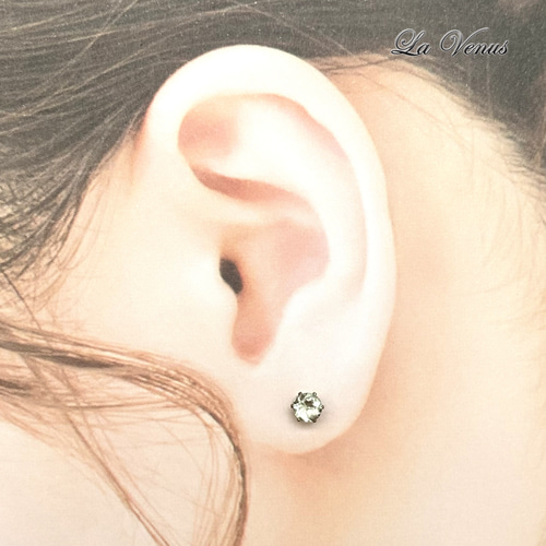 ✴︎つけっぱなしOK✴︎ 希少石 リビアングラス スタッドピアス 4mm