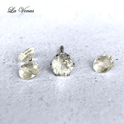 ✴︎つけっぱなしOK✴︎ 希少石 リビアングラス スタッドピアス 4mm