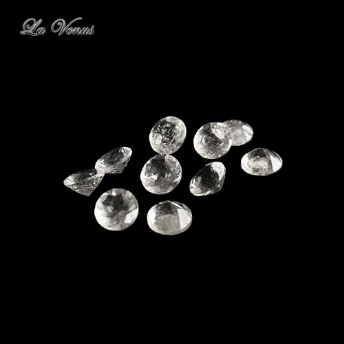 ✴︎つけっぱなしOK✴︎ 希少石 リビアングラス スタッドピアス 4mm