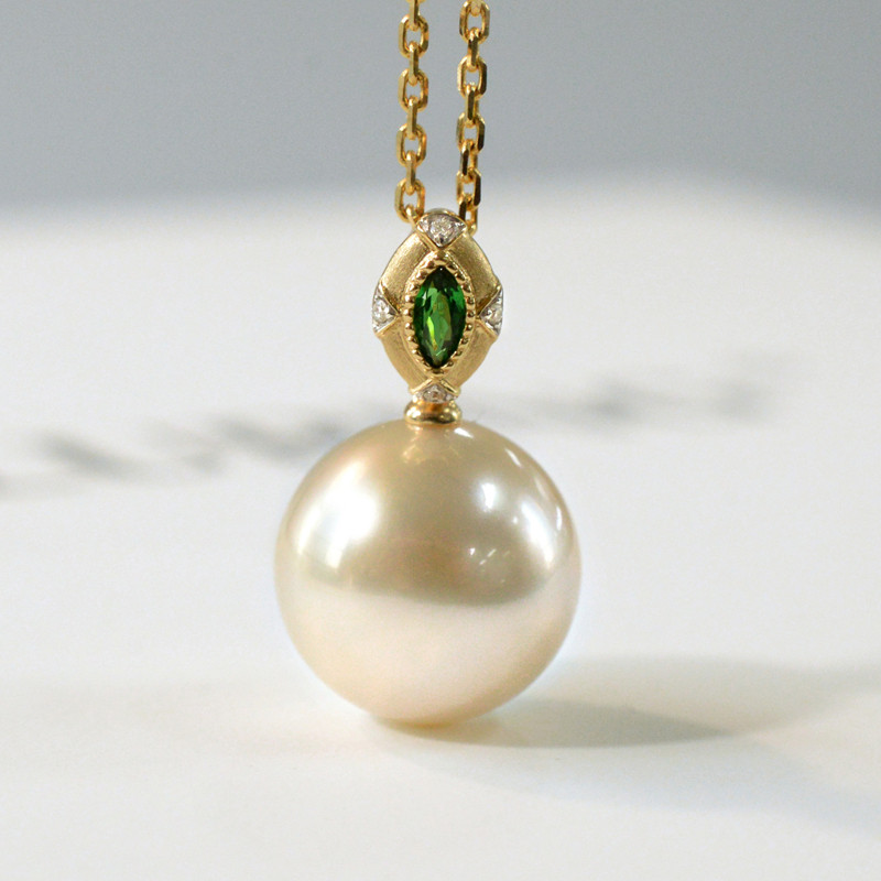 ルミナドライローズシリーズ 11-12mm 南洋天然ライトゴールド海水真珠ペンダント 18Kゴールドサンドフライインレイデザイン