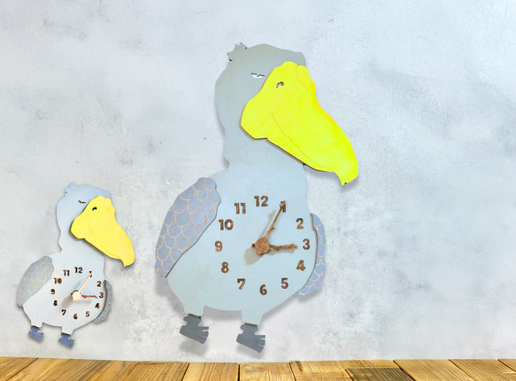 ハシビロコウ＊グレーと悠々自適に過ごせる メガサイズ 時計 木製 掛け時計 1枚目の画像