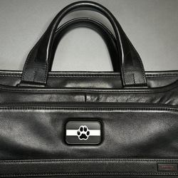 ◆ TUMIバッグ用◆ カスタムプレート 犬型 肉球アイコン 白線 レジン加工 黒ｘ白 30x50mm ◆トゥミ Dog 4枚目の画像