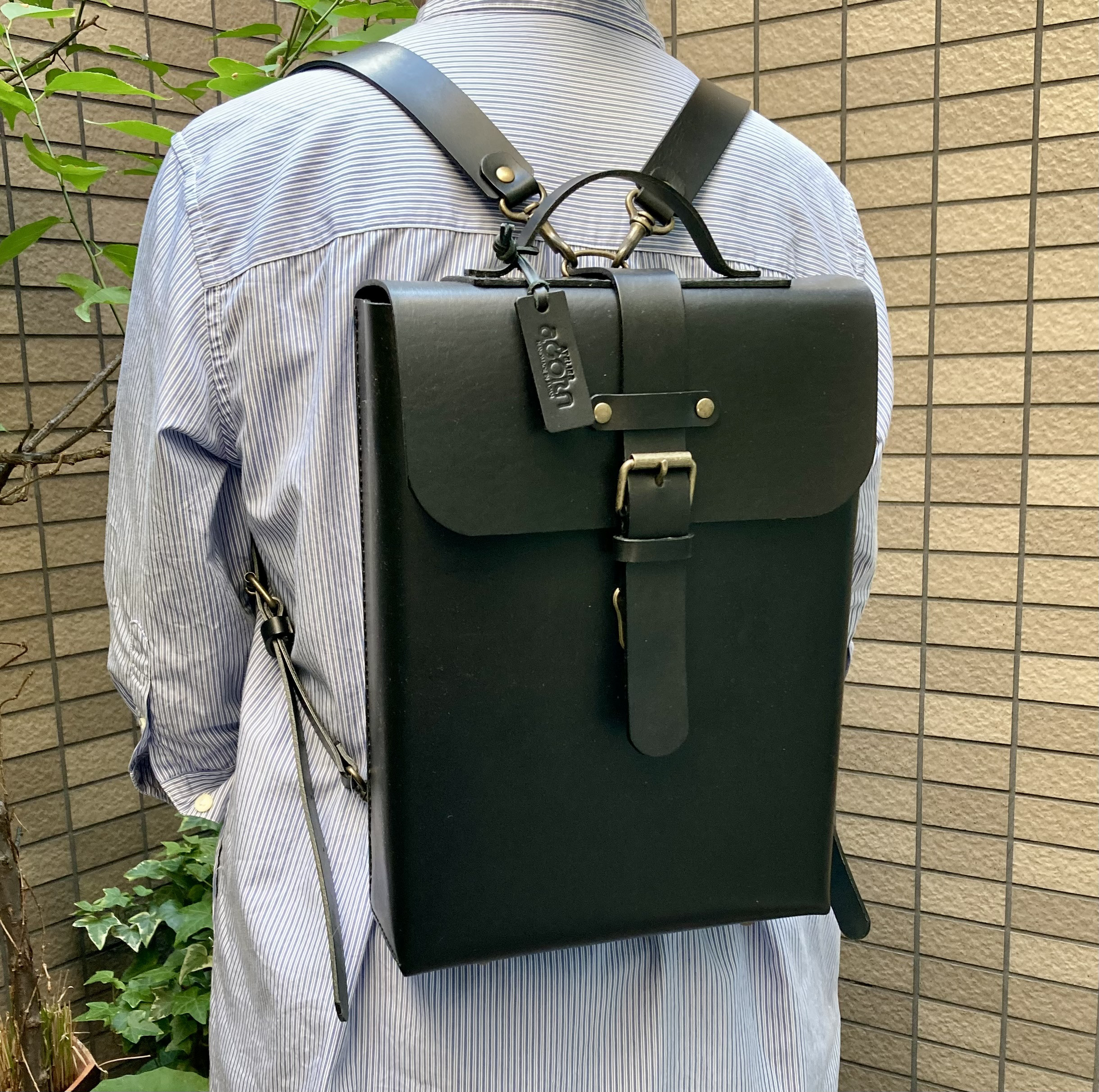 ヌメ革　一枚革リュック　クロ　手縫い　☆送料無料