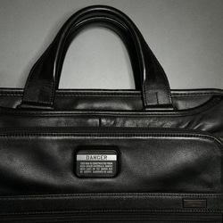 ◆ TUMIバッグ用◆ カスタムプレート DANGER マットブラック x 銀 ■ トゥミ 交換用 アメリカ空軍 4枚目の画像